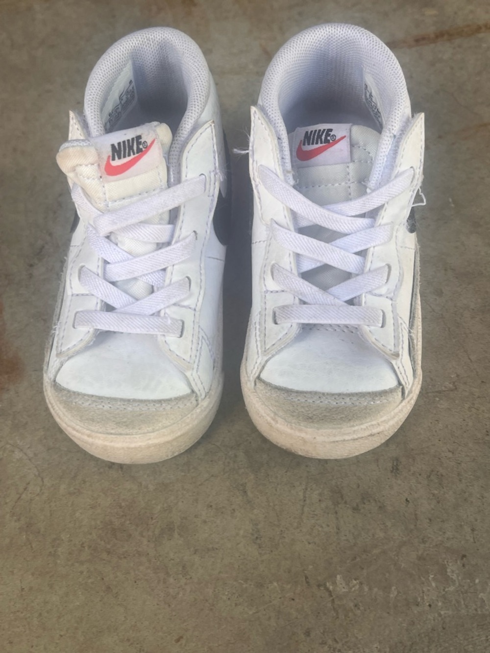 Nike Kids White and Light Pink Low-Top Sneakers